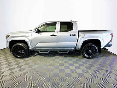 Used 2025 Toyota Tacoma SR image 5