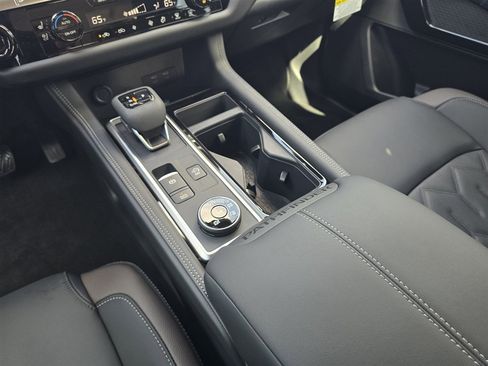 New 2026 Nissan Pathfinder Platinum AWD/4WD image 17