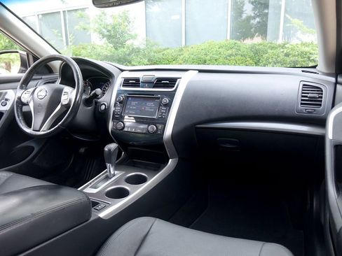 Used 2014 Nissan Altima 2.5 SL w/ Technology Package FWD image 7