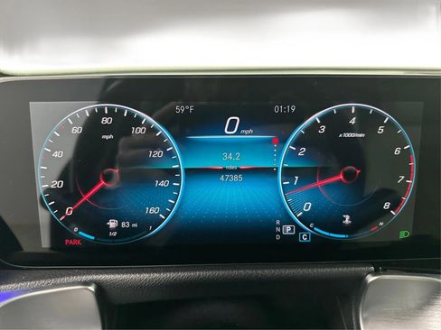 Used 2022 Mercedes-Benz GLB 250 4MATIC w/ Premium Package Lite image 17