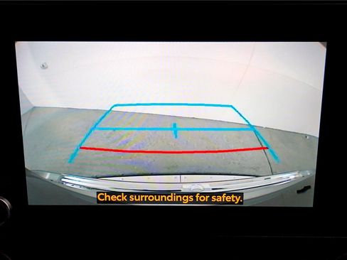 Used 2023 Toyota Highlander LE AWD/4WD image 32