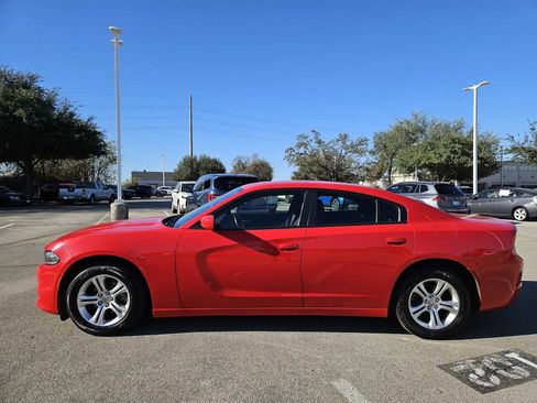 Used 2022 Dodge Charger SXT image 4