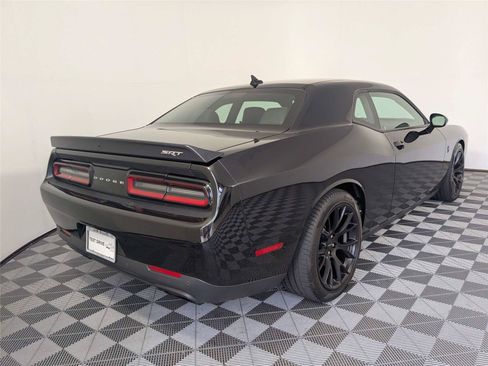 Used 2016 Dodge Challenger SRT Hellcat RWD image 6