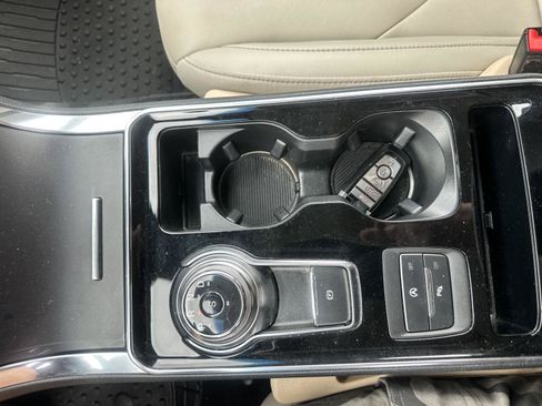 Used 2020 Ford Edge Titanium FWD image 27