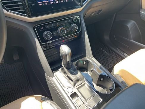 Used 2023 Volkswagen Atlas Cross Sport SE w/ Panoramic Sunroof Package FWD image 28