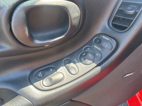 Used 2004 Chevrolet Corvette Z06 w/ Memory Package RWD image 17