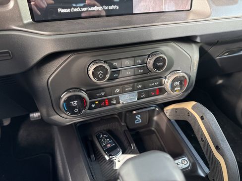 New 2025 Ford Bronco Badlands image 25