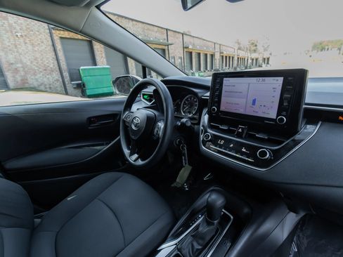 Used 2022 Toyota Corolla LE FWD image 31