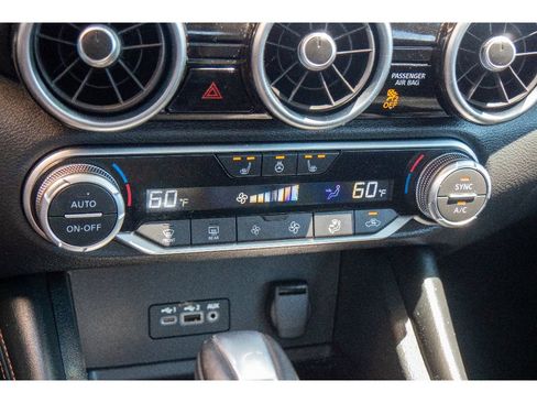 Used 2023 Nissan Sentra SR w/ SR Premium Package FWD image 23