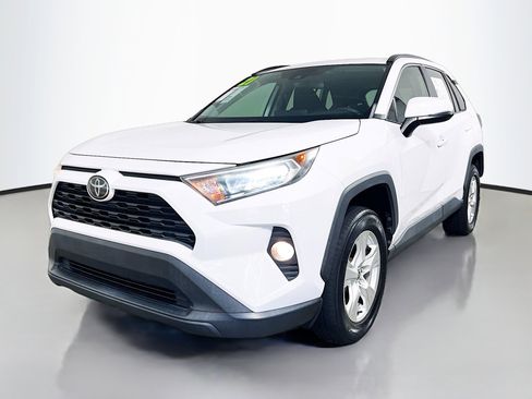Used 2021 Toyota RAV4 XLE w/ Convenience Package FWD image 10