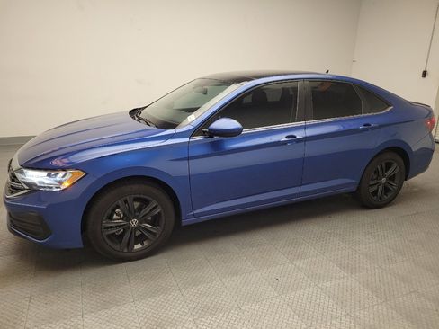 Used 2024 Volkswagen Jetta SE w/ Panoramic Sunroof Package image 2