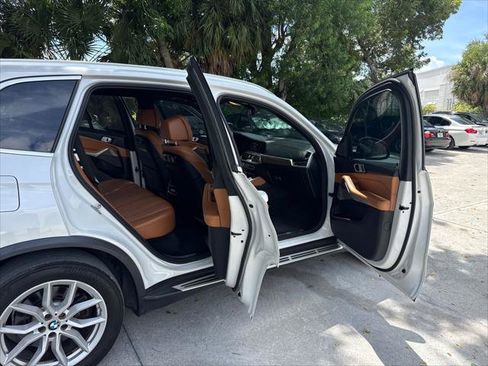 Used 2019 BMW X5 xDrive50i w/ Executive Package AWD/4WD image 16