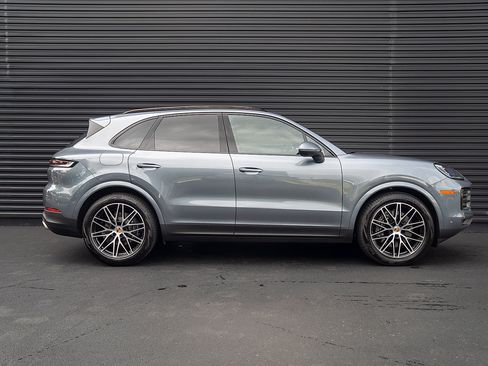 Used 2026 Porsche Cayenne AWD/4WD image 27