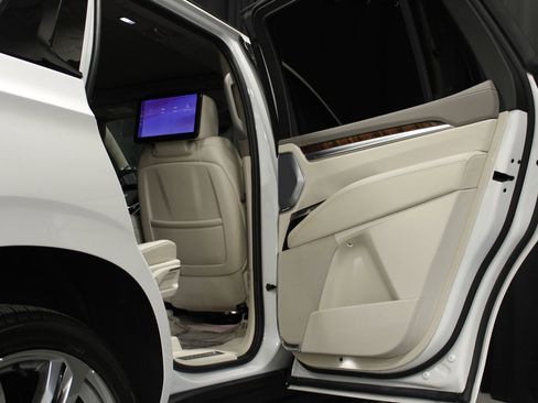 Used 2025 Cadillac Escalade Sport Platinum AWD/4WD image 7