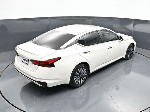 Used 2024 Nissan Altima 2.5 SV w/ SV Premium Package AWD/4WD image 32