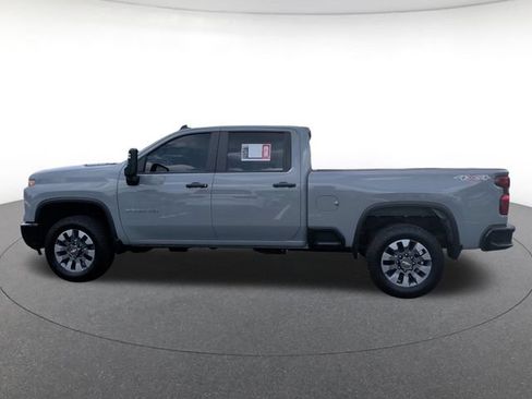 Used 2025 Chevrolet Silverado 2500 Custom AWD/4WD image 3