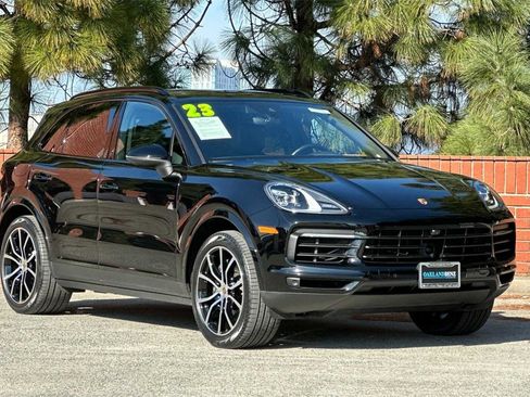 Used 2023 Porsche Cayenne image 2