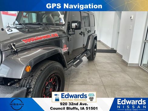 Used 2017 Jeep Wrangler Unlimited Sahara w/ Connectivity Group AWD/4WD image 2