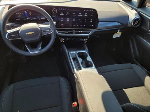 New 2026 Chevrolet Equinox EV LT image 10