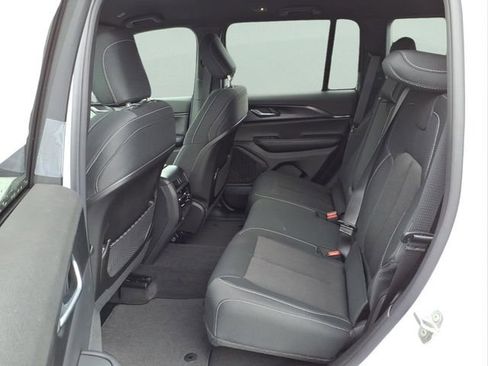 New 2026 Jeep Grand Cherokee Laredo AWD/4WD image 8