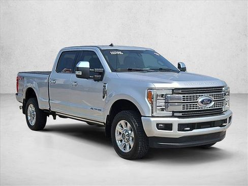Used 2019 Ford F250 Platinum w/ Platinum Ultimate Package AWD/4WD image 3