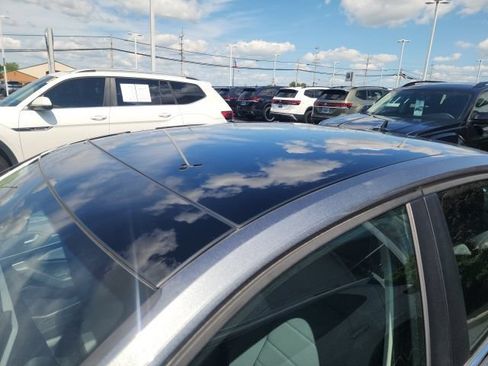Used 2025 Volkswagen Jetta SE FWD image 5