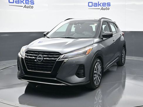 Used 2023 Nissan Kicks SR w/ SR Premium Package image 4