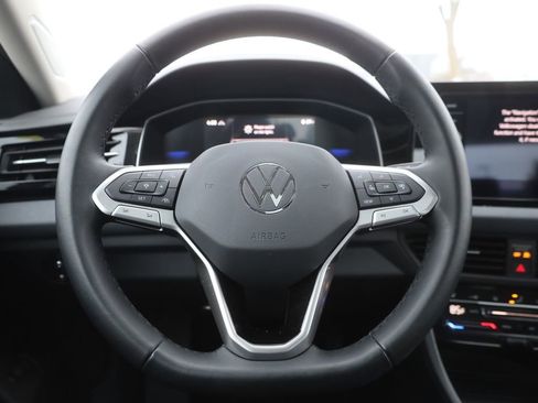 Used 2025 Volkswagen Jetta SE w/ Sunroof Package image 37