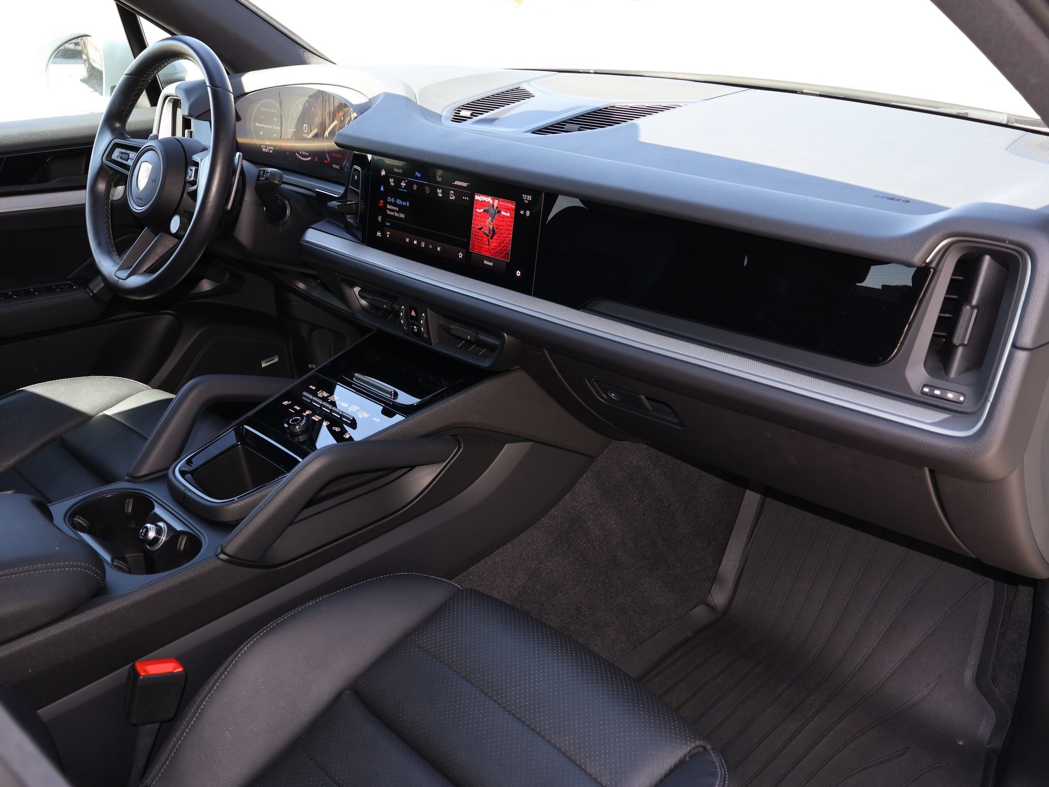 Used 2024 Porsche Cayenne AWD/4WD image 33