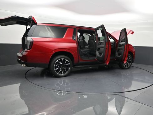 Used 2026 Chevrolet Suburban RST w/ Comfort Package image 33