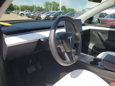 Used 2024 Tesla Model Y Long Range RWD image 9