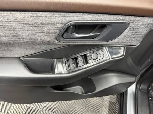Used 2023 Nissan Rogue S AWD/4WD image 15
