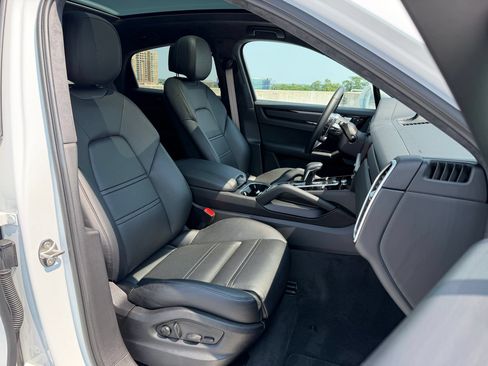 Certified 2023 Porsche Cayenne Coupe AWD/4WD image 23