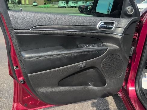 Used 2019 Jeep Grand Cherokee Altitude AWD/4WD image 16