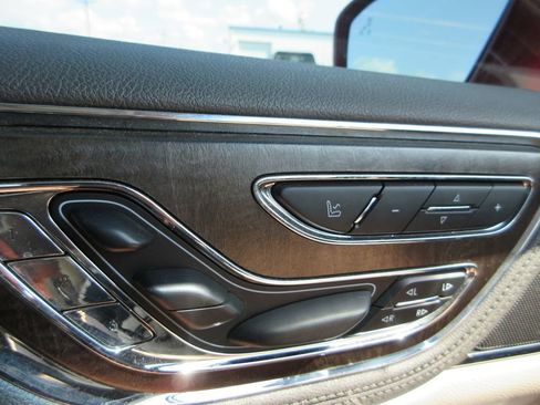 Used 2019 Lincoln Continental Select FWD image 25