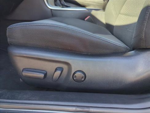 Used 2015 Toyota Camry LE FWD image 11