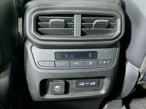 Used 2023 Honda Pilot TrailSport image 24