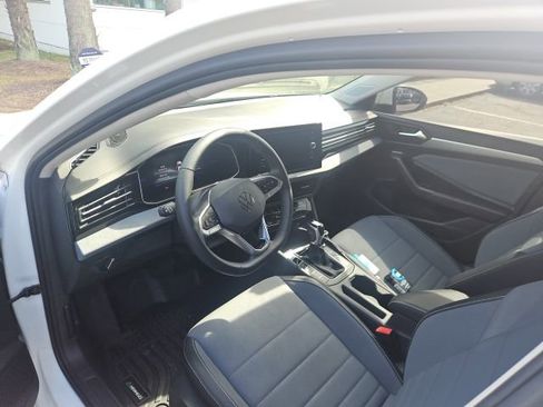 Used 2025 Volkswagen Jetta SE image 4