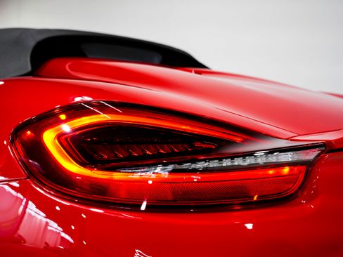 Used 2016 Porsche Boxster Spyder image 32