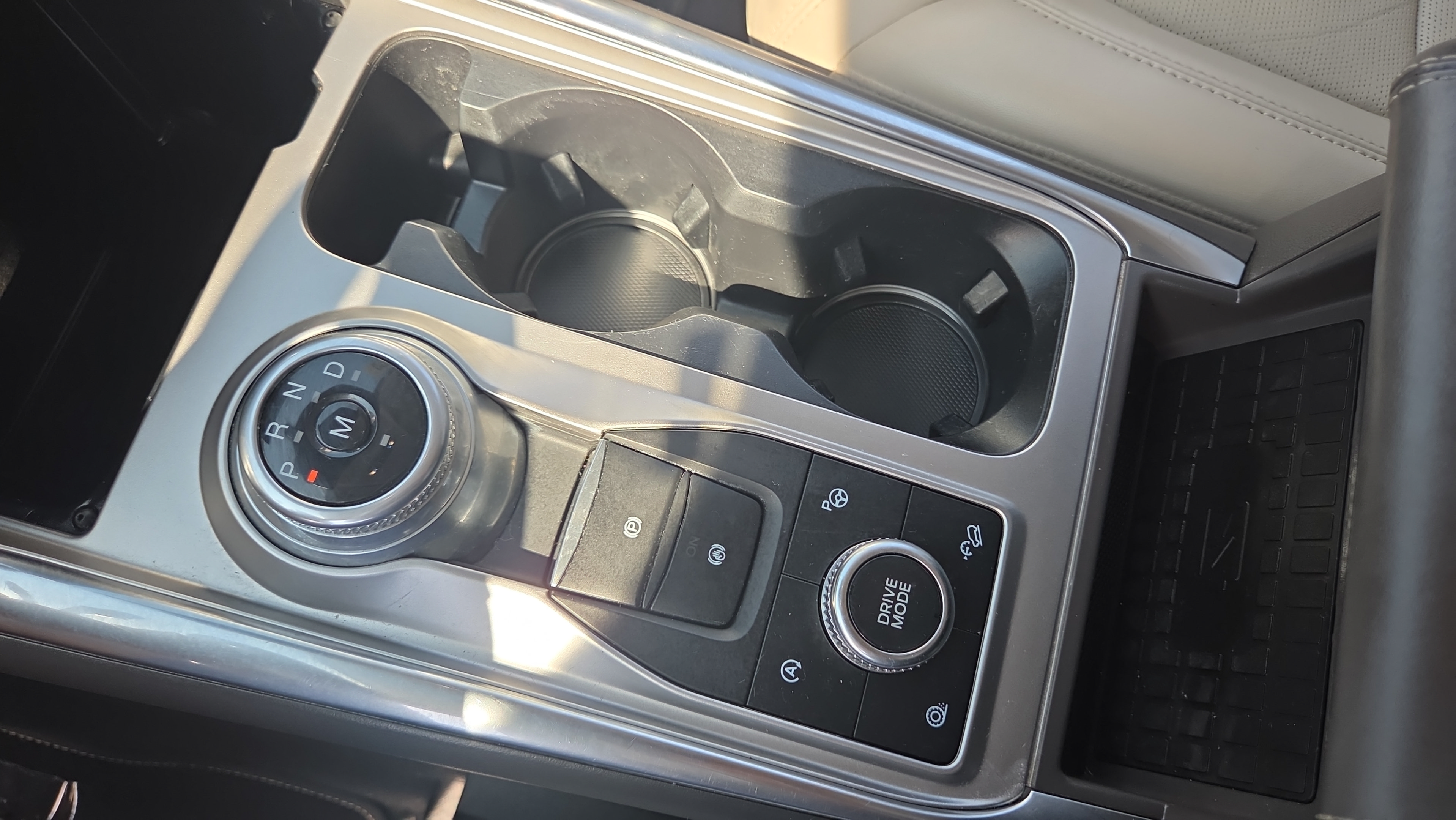 Used 2020 Ford Explorer Platinum w/ Premium Technology Package AWD/4WD image 33