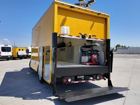 Used 2016 GMC Savana 3500 Extended image 19