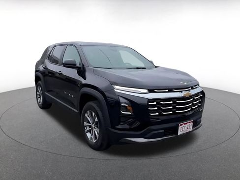 Used 2025 Chevrolet Equinox LT image 3