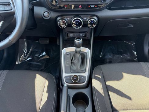 Used 2026 Hyundai Venue SEL FWD image 40