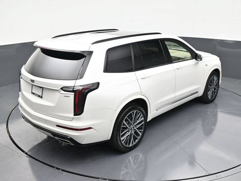 Certified 2022 Cadillac XT6 Sport w/ Platinum Package AWD/4WD image 17