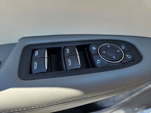 Certified 2025 Cadillac XT6 Premium Luxury w/ Technology Package FWD image 31