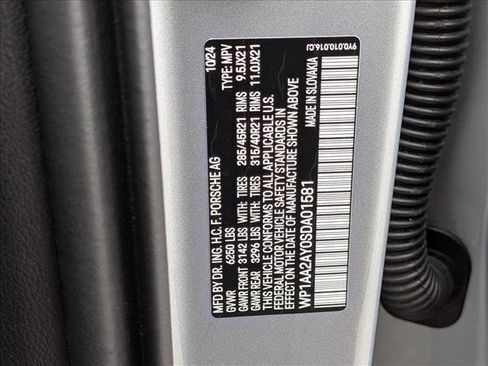 Used 2025 Porsche Cayenne image 25