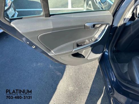 Used 2015 Volvo V60 T5 Premier image 13