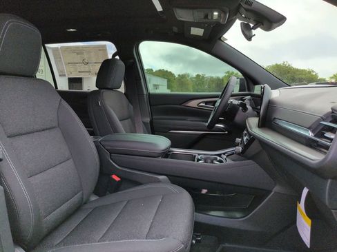 New 2026 Chevrolet Traverse LT w/ Sun and Wheel Package FWD image 29