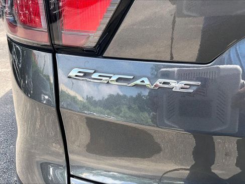 Used 2018 Ford Escape SE w/ SE Sport Appearance Package AWD/4WD image 10