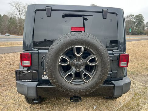 Used 2018 Jeep Wrangler Unlimited Sahara image 4